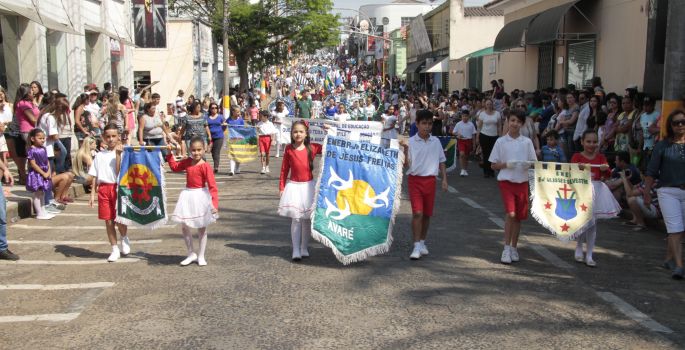 Desfile cívico: escolas municipais apresentaram projetos em Avaré