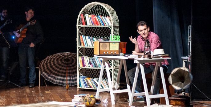 Avaré: Jornalista sobe ao palco para interpretar musical literário