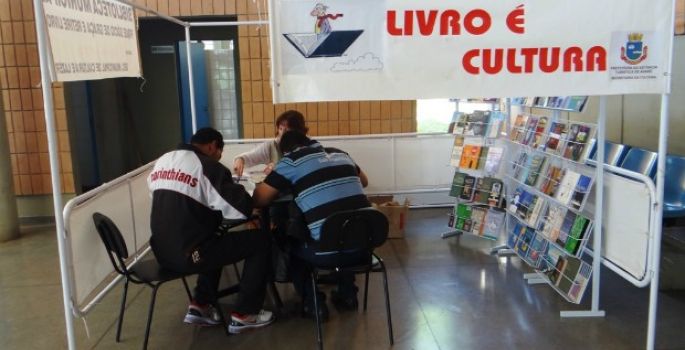 Avaré: Projeto leva biblioteca itinerante ao Terminal Rodoviário