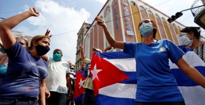 Claro que há uma ditadura em Cuba, mas..._Santos Peres