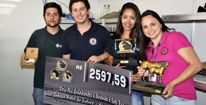 Universitários da Faculdade Eduvale estagiam nos eventos da ABQM