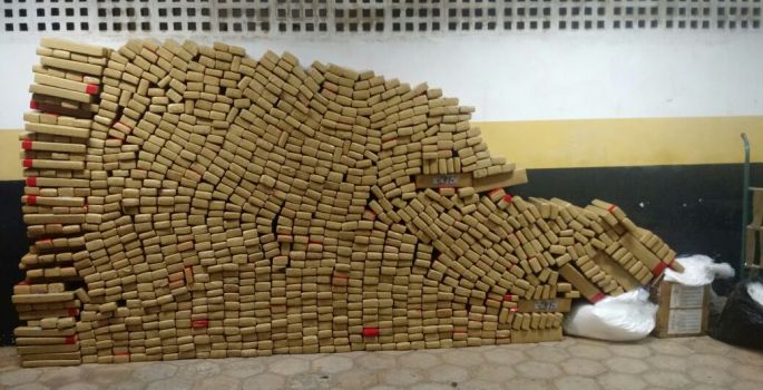 TOR APREENDE ARMAMENTO E MAIS DE 1 TONELADA DE MACONHA