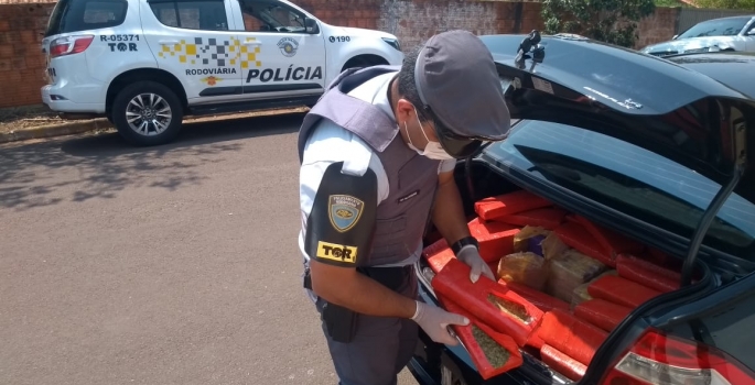 TOR prende 3 por tráfico depois de suspeitar de carro estacionado em rodoviária