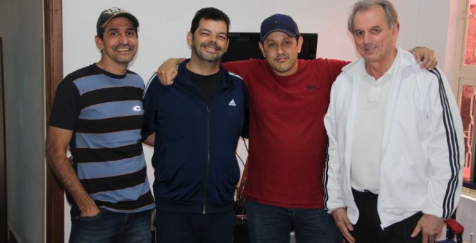 Amigos se encontram em estúdio de gravação “DesigMira”