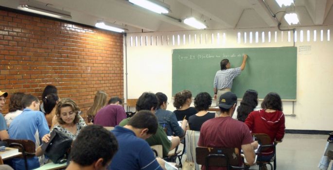 Brasil tem dificuldade de atrair jovens para a carreira de professor
