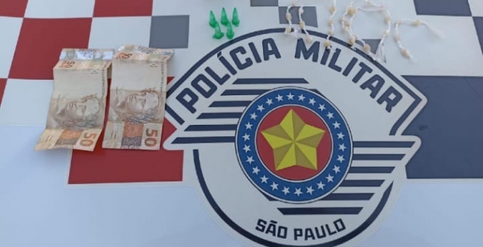 Dois adolescentes são flagrados vendendo drogas em Cerqueira César