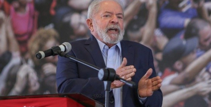 Lula admite que será candidato em 2022 em entrevista à revista francesa