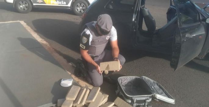 Adolescente de apenas 16 anos é apreendido com 38 tabletes de drogas em rodovia de Avaré