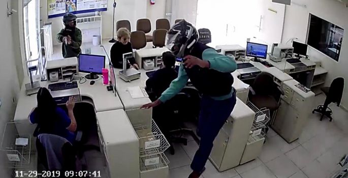 Dupla rouba agência do Correio em Avaré