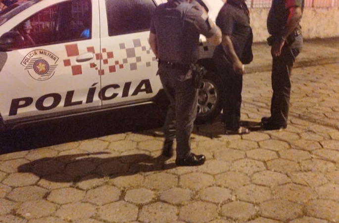 Suspeito de esfaquear diretor do Cemitério acaba de ser preso; populares o detiveram até chegada da PM