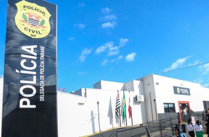 Mulher é morta a facadas na frente do filho; ex é suspeito e foi preso