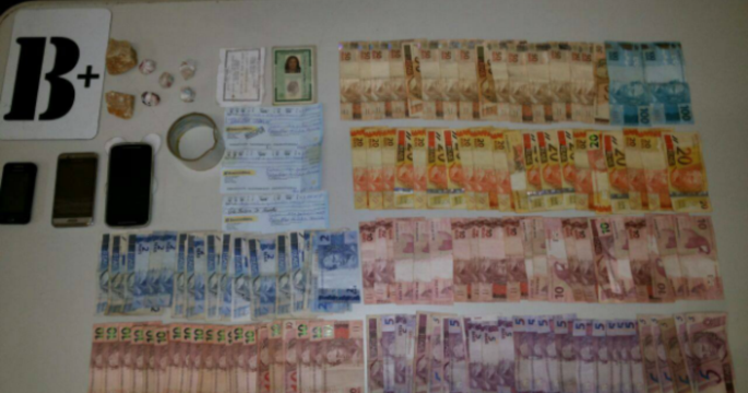 Mulheres são presas suspeitas de tráfico de drogas em Avaré