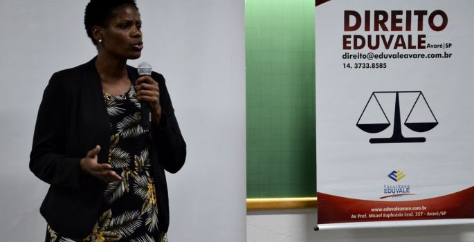 Dra. Valéria Lucia dos Santos ministra palestra para na Faculdade Eduvale