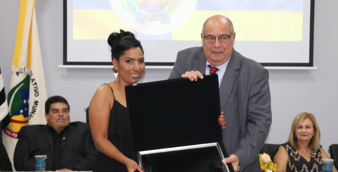 Presidente mantenedor da Eduvale recebe o título de Cidadão Iarense