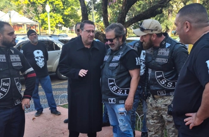 Insanos MC doa cestas básicas ao Fundo Social de Avaré