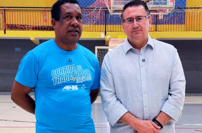 Ginásio Kim Negrão recebe iluminação de LED e Prefeitura planeja reforma da piscina municipal