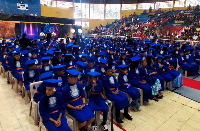 Formatura marca encerramento do ano letivo na Rede Municipal de Ensino