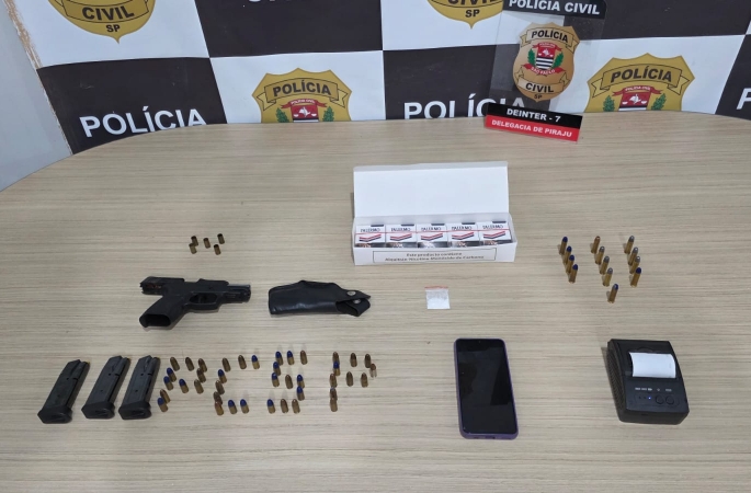Polícia Civil prende homem e apreende arma, munições, droga e máquinas de jogo em bar 