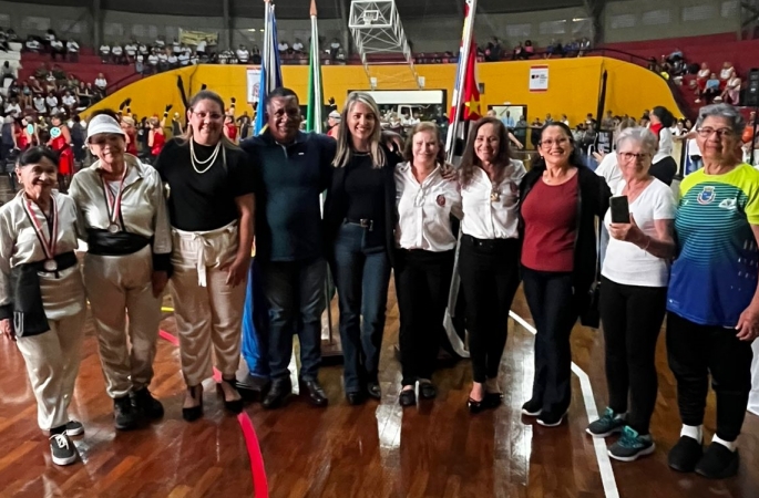 Primeira-dama Érika Araujo prestigia abertura dos jogos e celebra força dos idosos de Avaré no JOMI