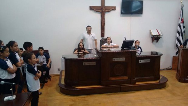 Câmara recebe alunos de Escola Municipal