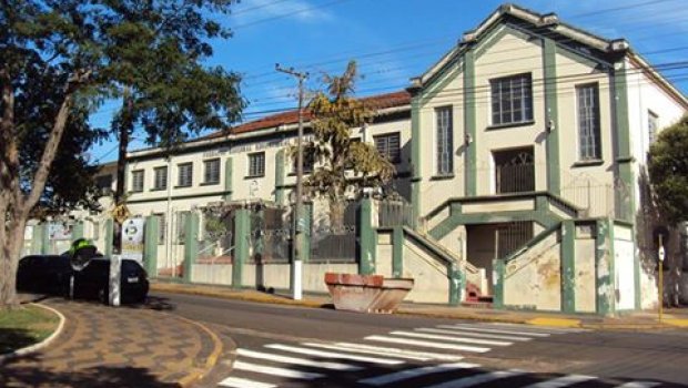 MAIS DE 100 ALUNOS PARTICIPAM DE PALESTRA SOBRE O CÍRCULO DA MATEMÁTICA NA FREA