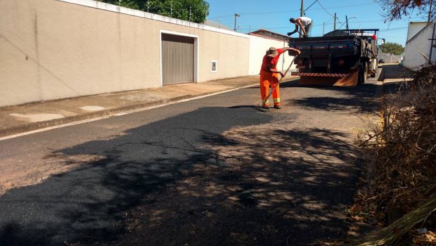 Operação Tapa Buracos recupera ruas do Vera Cruz eTrês Marias