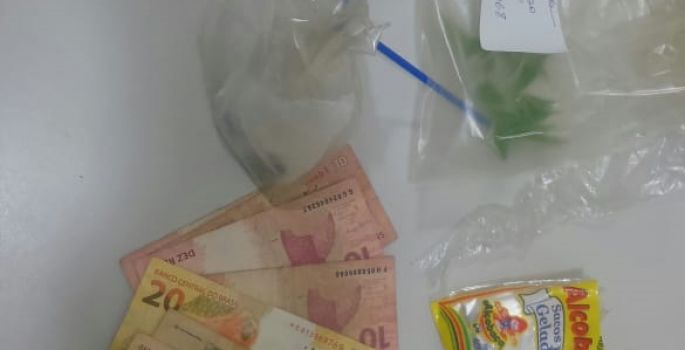 Região- PM surpreende homem com droga e descobre local de venda de drogas