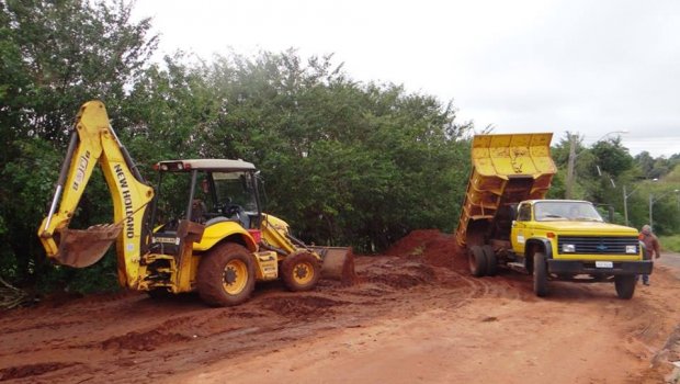 Prefeitura combate erosões em bairros