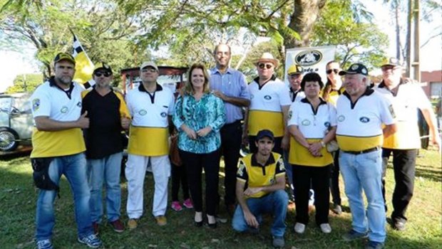 Encontro de Veículos antigos arrecada 170 quilos de alimentos ao Fundo Social  