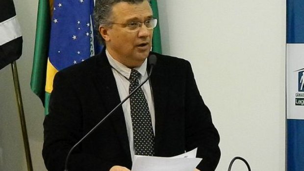 Denílson pede que Prefeitura não inicie obra da Praça Romeu Bretas em dezembro