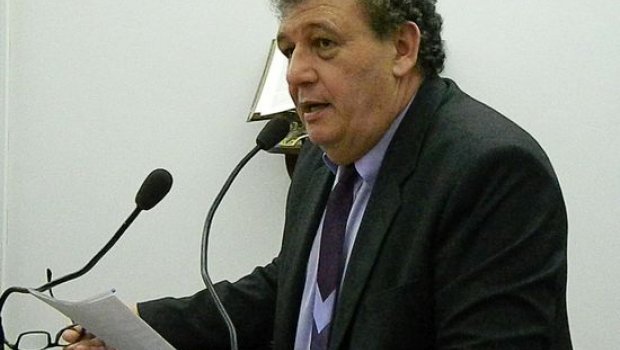 Estati cobra Secretaria da Habitação  