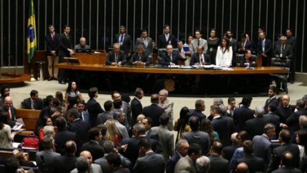 Votação do impeachment começará às 14h de domingo com parlamentares da região Sul