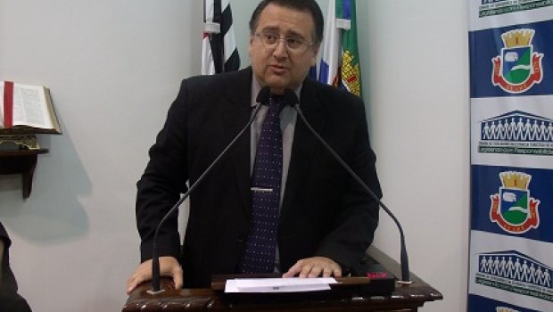 Roberto Araujo quer estudar  verba “esquecida” da Educação