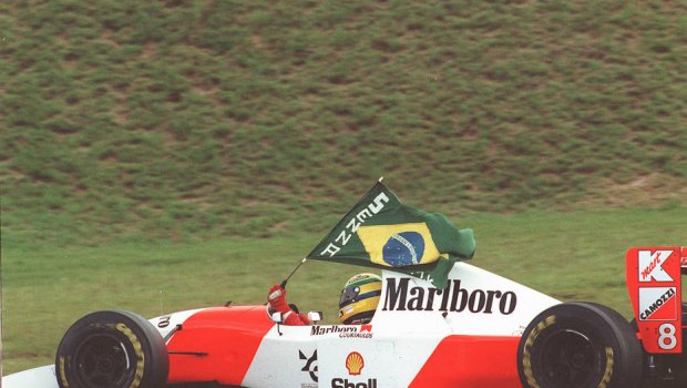 Num 1º de maio o Brasil chorava a morte de  Airton Senna