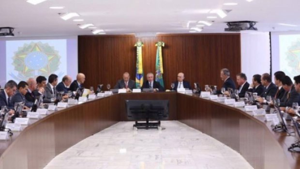 Temer faz 1ª Reunião ministerial como presidente