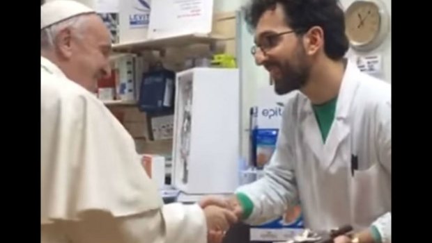 Papa “dribla” segurança e sai do Vaticano para comprar sapatos 