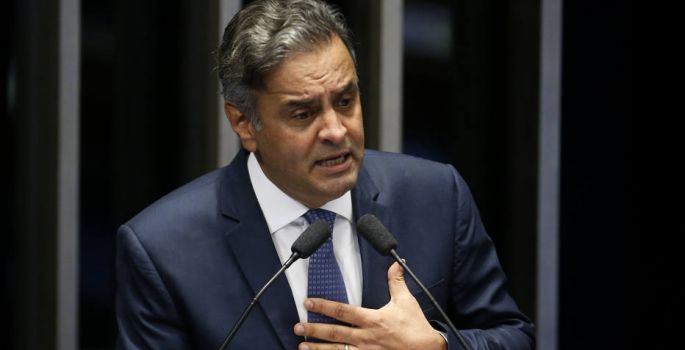 Por 44 votos a 26, Senado devolve mandato a Aécio Neves