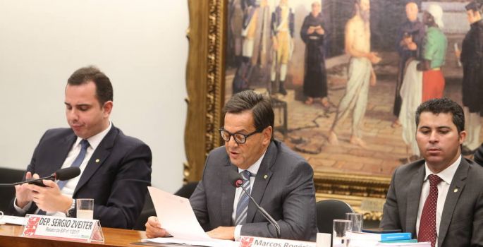 Relator da CCJ dá parecer favorável à aceitação da denúncia contra Temer