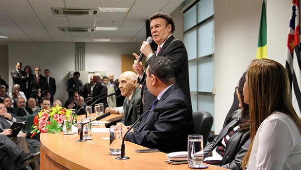 Campos  Machado sai em defesa do atendimento de Funcionários Públicos na Santa Casa de Cerqueira Cés