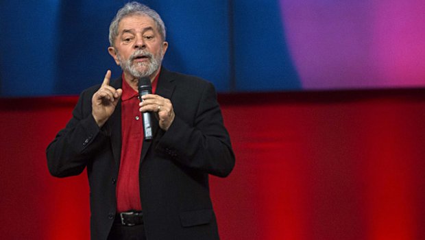 Lula pede que petistas façam autocrítica e lutem pela democracia