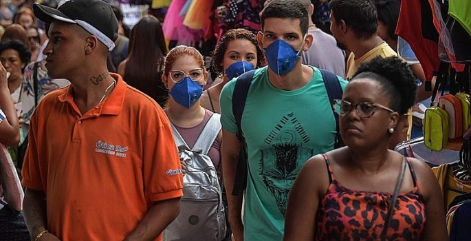 Sociedade Paulista de Infectologia alerta para risco de nova onda da covid com flexibilização em SP