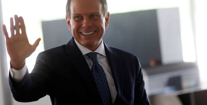 Doria diz que presos de SP vão pintar as 5.500 escolas da rede estadual