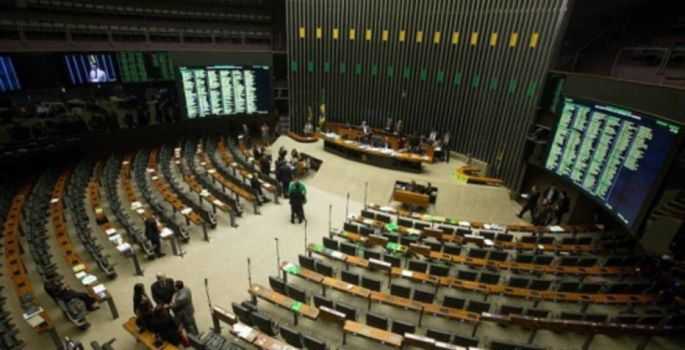 Indicação política define 80% de postos na Câmara