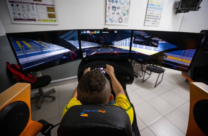 A obrigatoriedade de aulas em autoescola para obter a CNH deve acabar? SIM