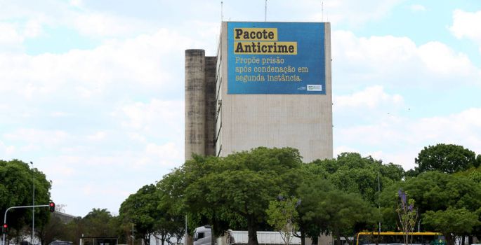 Deputados incluem no pacote anticrime proibição à “saidinha” de preso por crime hediondo