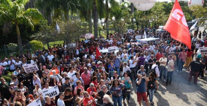 Professores anunciam greve contra reforma da Previdência de SP