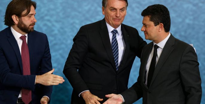 Assessor do Planalto usa jato da FAB para voo exclusivo à Índia e é afastado por Bolsonaro