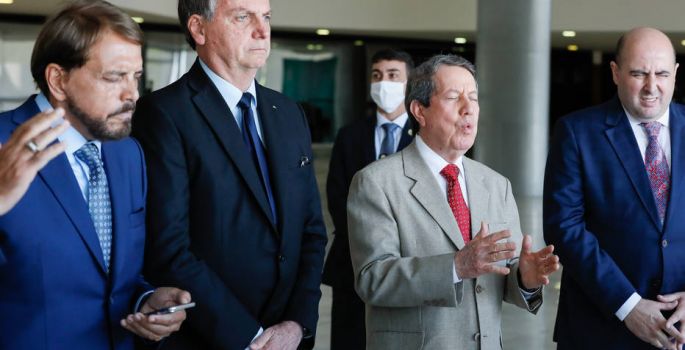 Congresso perdoa dívidas de R$ 1 bilhão de igrejas; Bolsonaro precisa sancionar