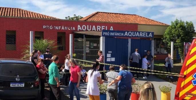Jovem ataca e mata com facão professores e estudantes em SC