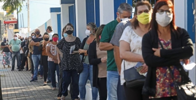 Cinco semanas após vacinação em massa, Botucatu tem queda de 48% em casos de covid-19